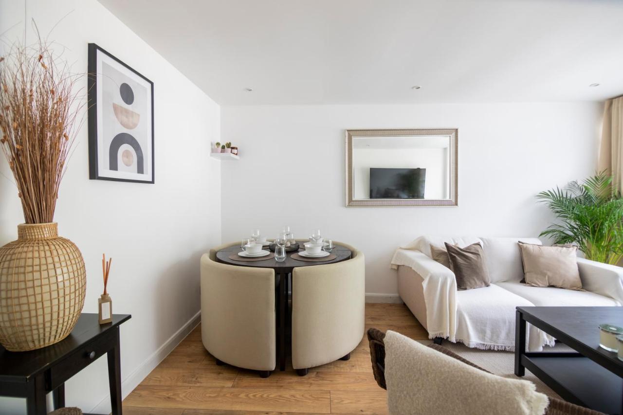 Gorgeous Modern Apartment Near Redhill Station Inc Private Garden & Parking Dış mekan fotoğraf