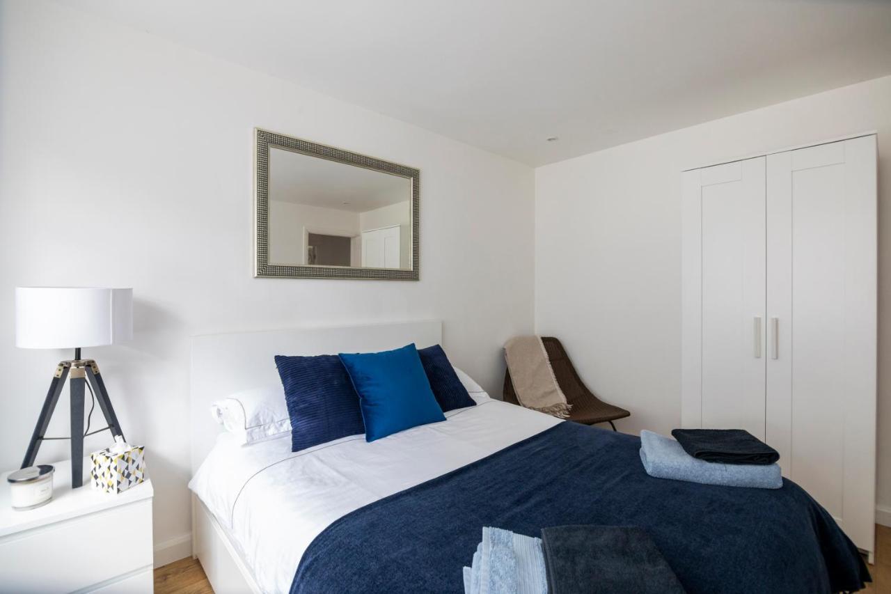 Gorgeous Modern Apartment Near Redhill Station Inc Private Garden & Parking Dış mekan fotoğraf
