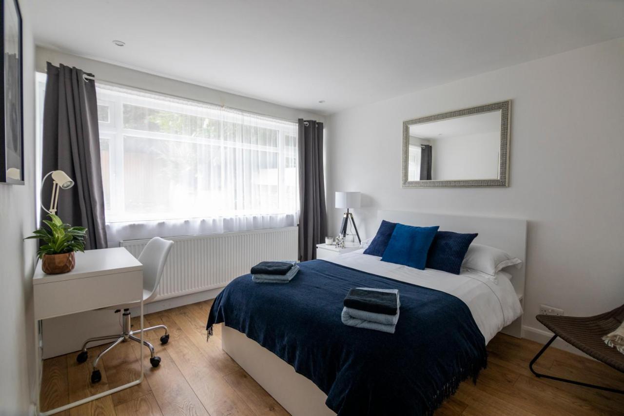 Gorgeous Modern Apartment Near Redhill Station Inc Private Garden & Parking Dış mekan fotoğraf