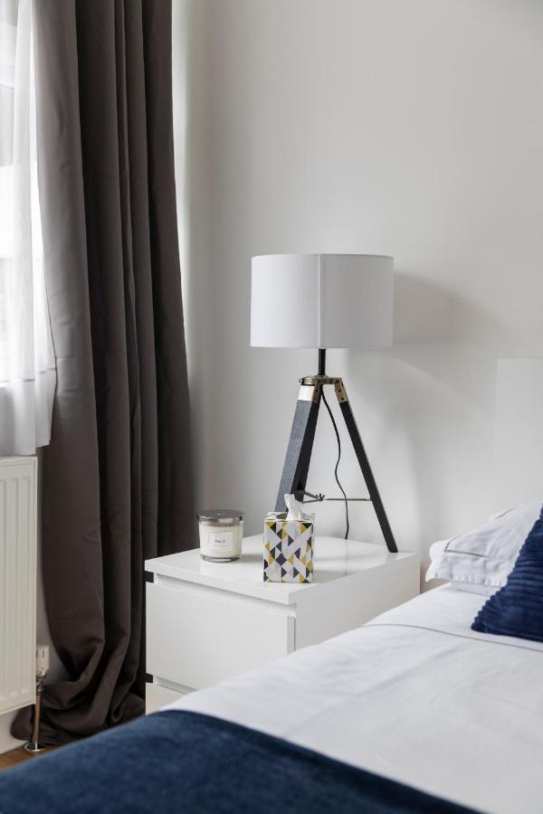 Gorgeous Modern Apartment Near Redhill Station Inc Private Garden & Parking Dış mekan fotoğraf
