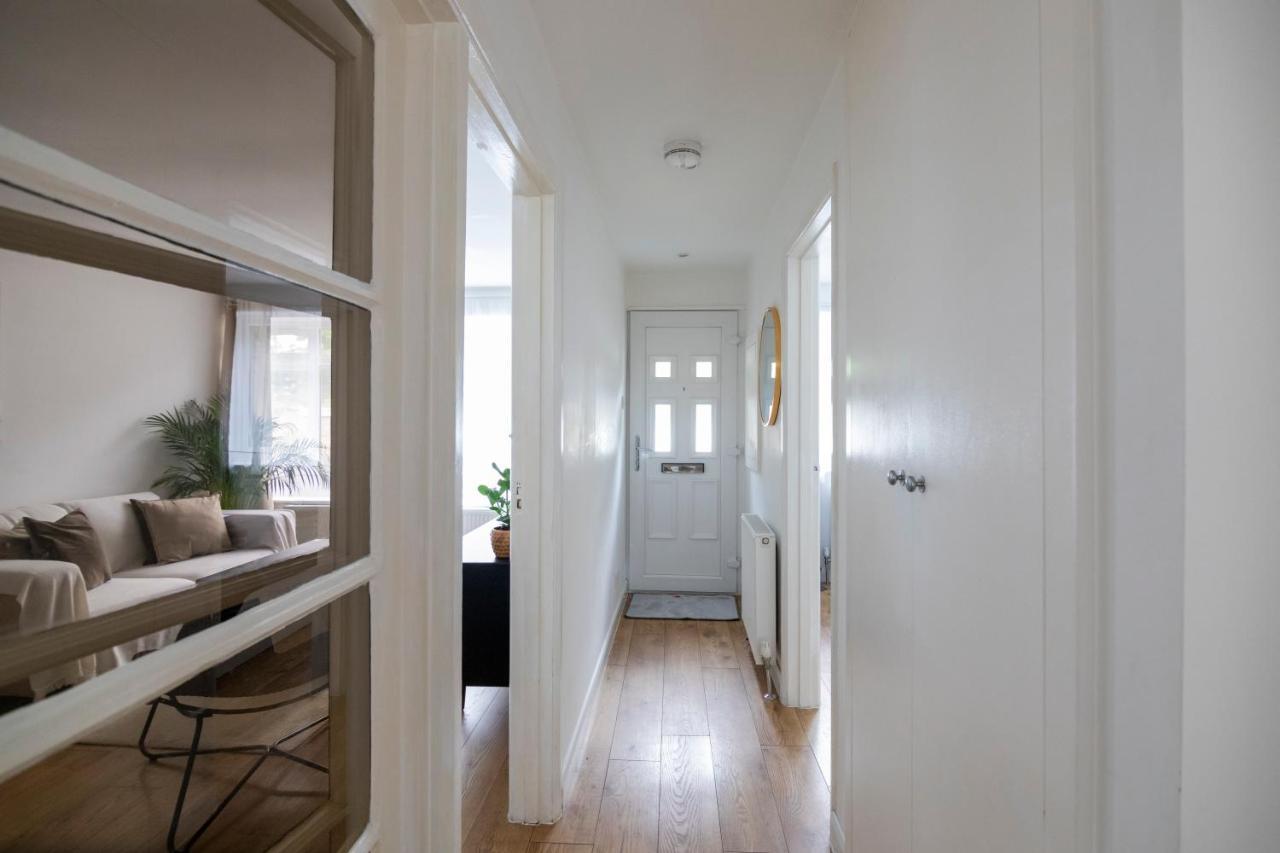 Gorgeous Modern Apartment Near Redhill Station Inc Private Garden & Parking Dış mekan fotoğraf